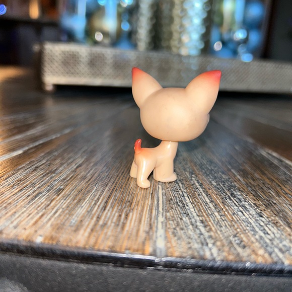Rare Littlest Pet Shop LPS Chihuahua #1 (retired) (tan) - Picture 2 of 4